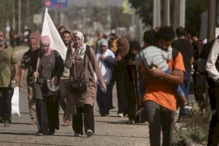 Ribuan Warga Palestina Tinggalkan Gaza Utara Ada Yang Bawa Bendera