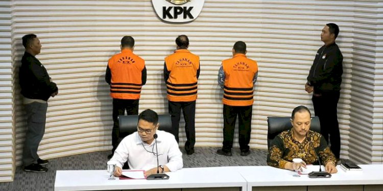 Tiga tersangka korupsi di Basarnas resmi ditahan KPK/Istimewa